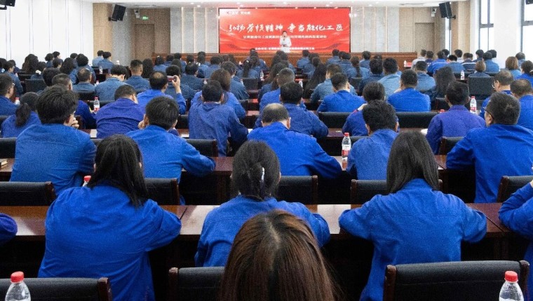 甘肃能化集团公司在刘化化工公司进杏装中国梦?劳动美 ”— 弘扬劳模心灵 争当能化工匠劳模先进典型宣传宣讲会